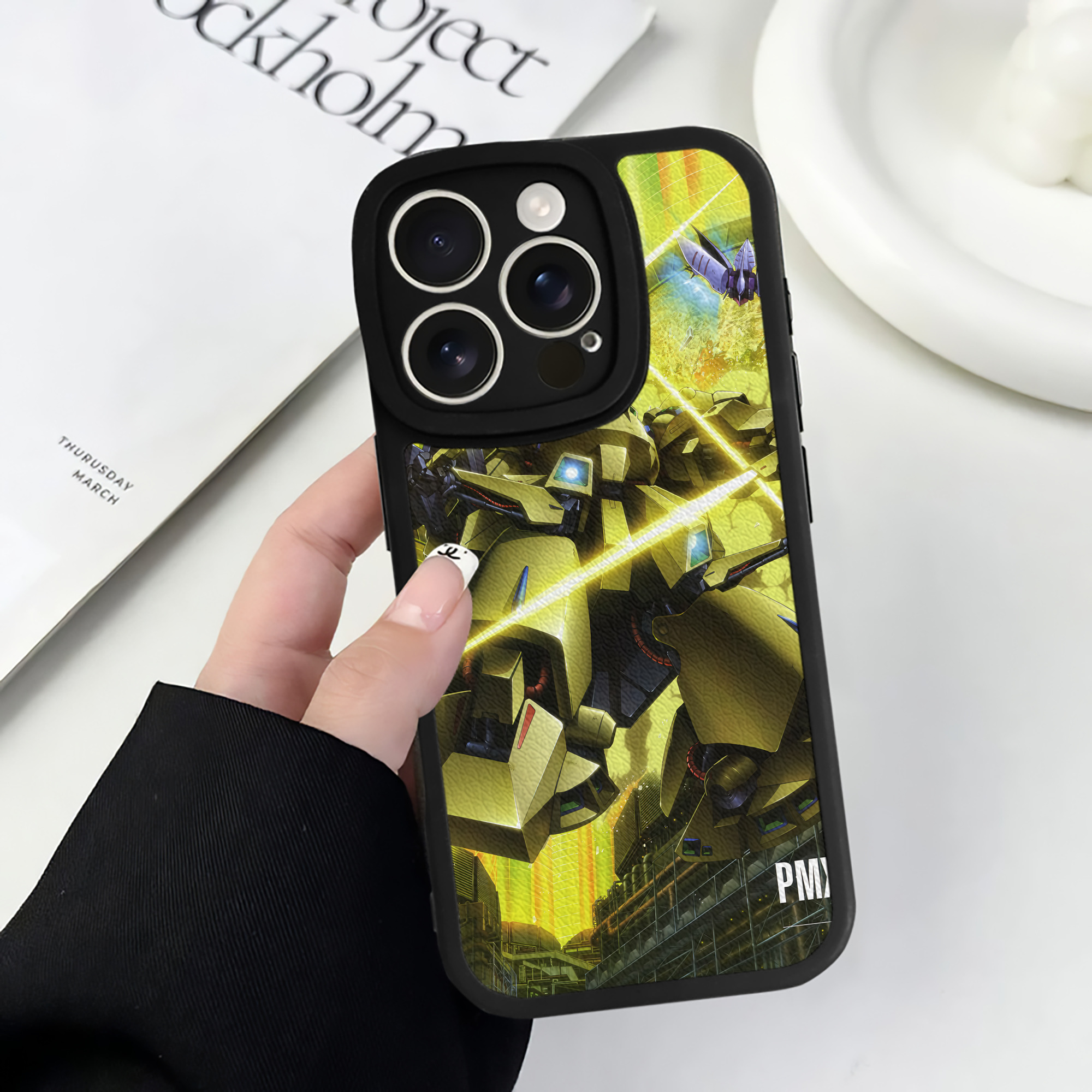 （画像用） 機動戦士ガンダム Mobile Suit Gundam 【iPhone 16シリーズ対応】シリコンスマホケース（レザー調） 材質：シリコン